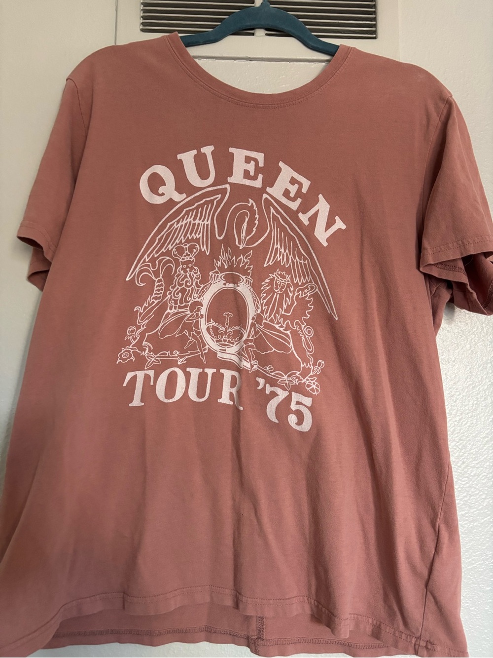 Abercrombie & Fitch Dusty Rose Queen Tour '75 Graphic Tee